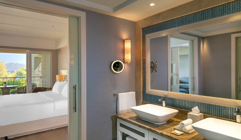 CARESSE HOTEL - ONE BEDROOM SUITE DRESSING ROOM